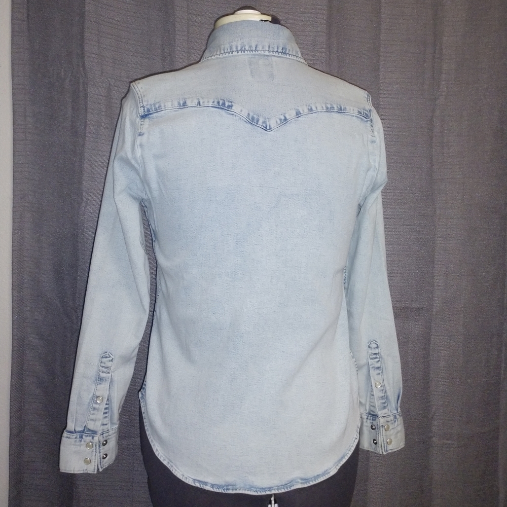 Levi's jean jacket. - Picture 2 of 13